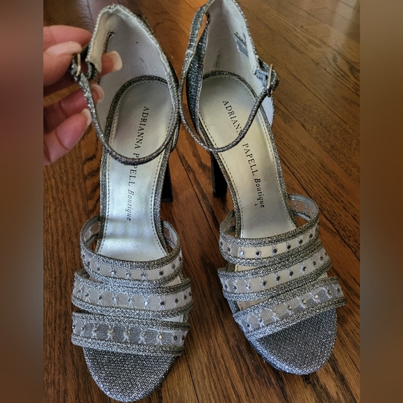Adrianna Papell strappy platform shoe, Size 7, Silver and Mesh. Special occasion - Picture 2 of 6